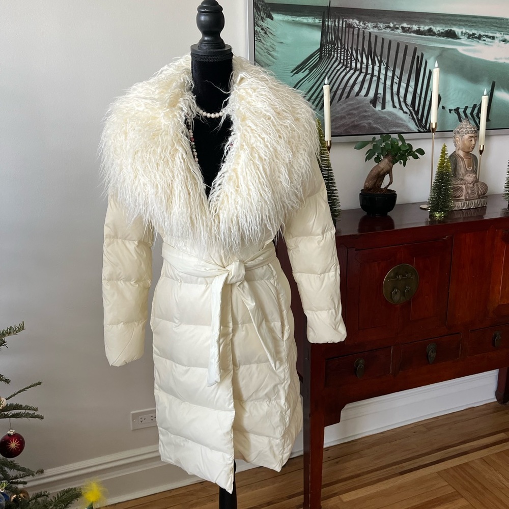 Lauren Ralph Lauren Size S . Cream Faux Lama Fur Collar Puffer Coat .